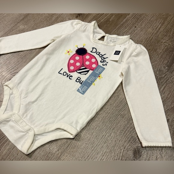 NWT GAP Daddy’s Love Bug Bodysuit | Baby Girl Ladybug One Piece 18-24M - Picture 3 of 5